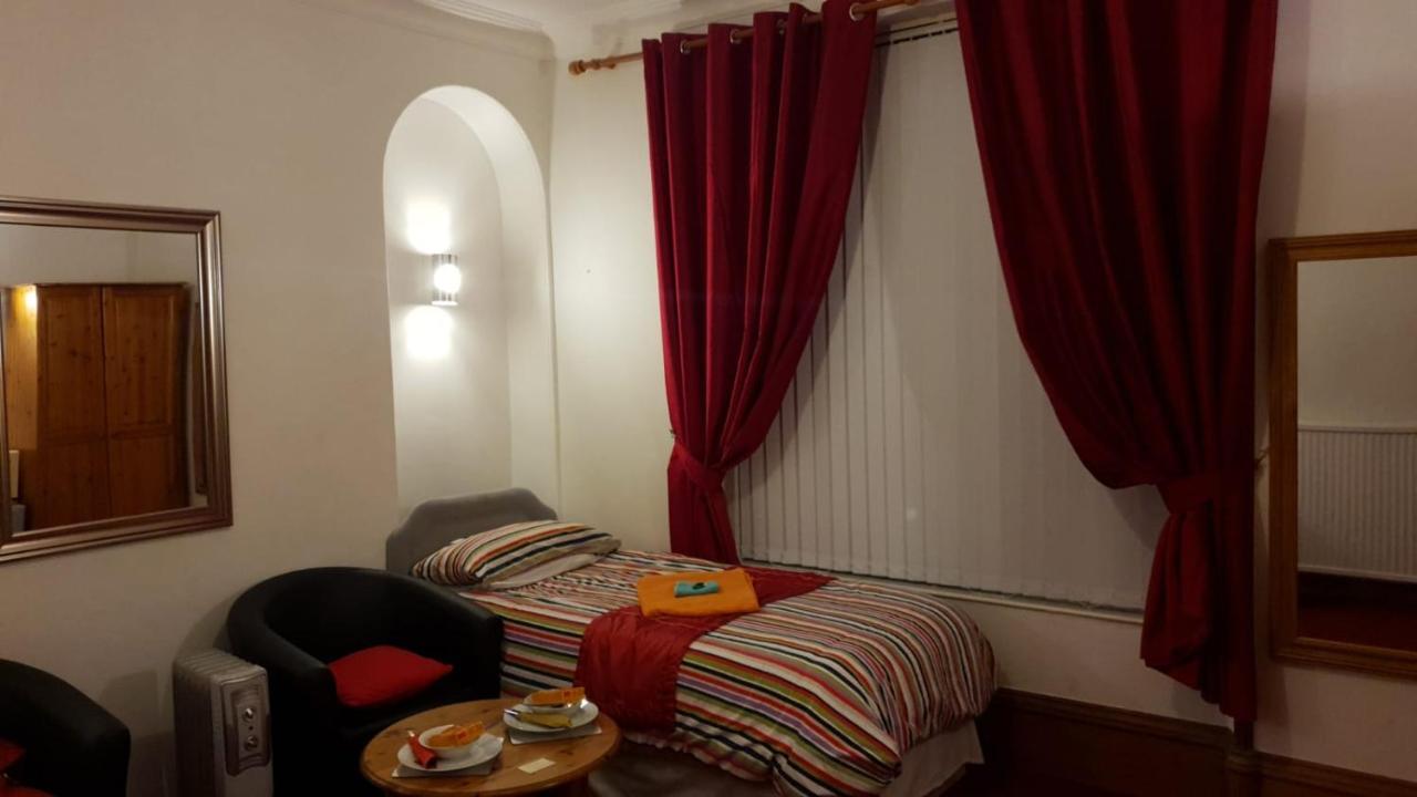 Broomlea Guest House ไดซ์ ภายนอก รูปภาพ
